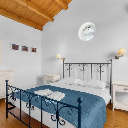 Cozy In With Outdoor Swimming Pool * Sovinjak