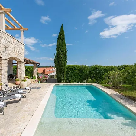 Cozy In With Outdoor Swimming Pool Sovinjak