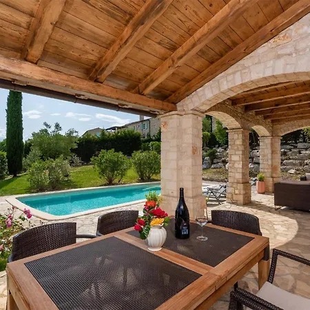Cozy In With Outdoor Swimming Pool * Sovinjak