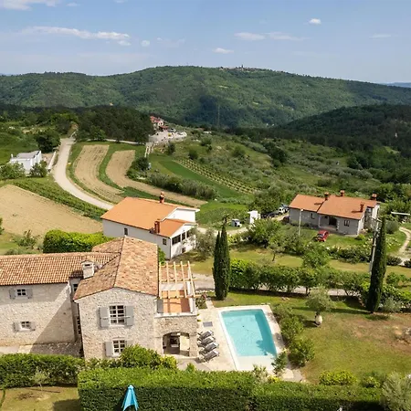 Сasa de vacaciones Cozy In With Outdoor Swimming Pool *