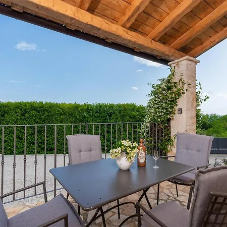 Cozy In With Outdoor Swimming Pool *