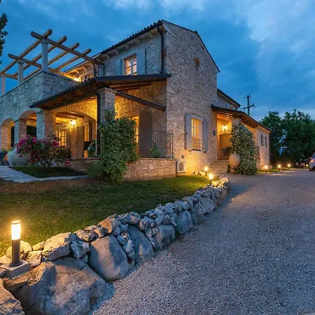 Nyaraló Cozy In With Outdoor Swimming Pool