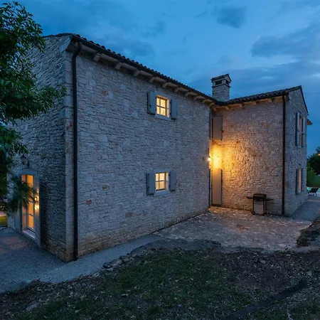 Nyaraló Cozy In With Outdoor Swimming Pool *